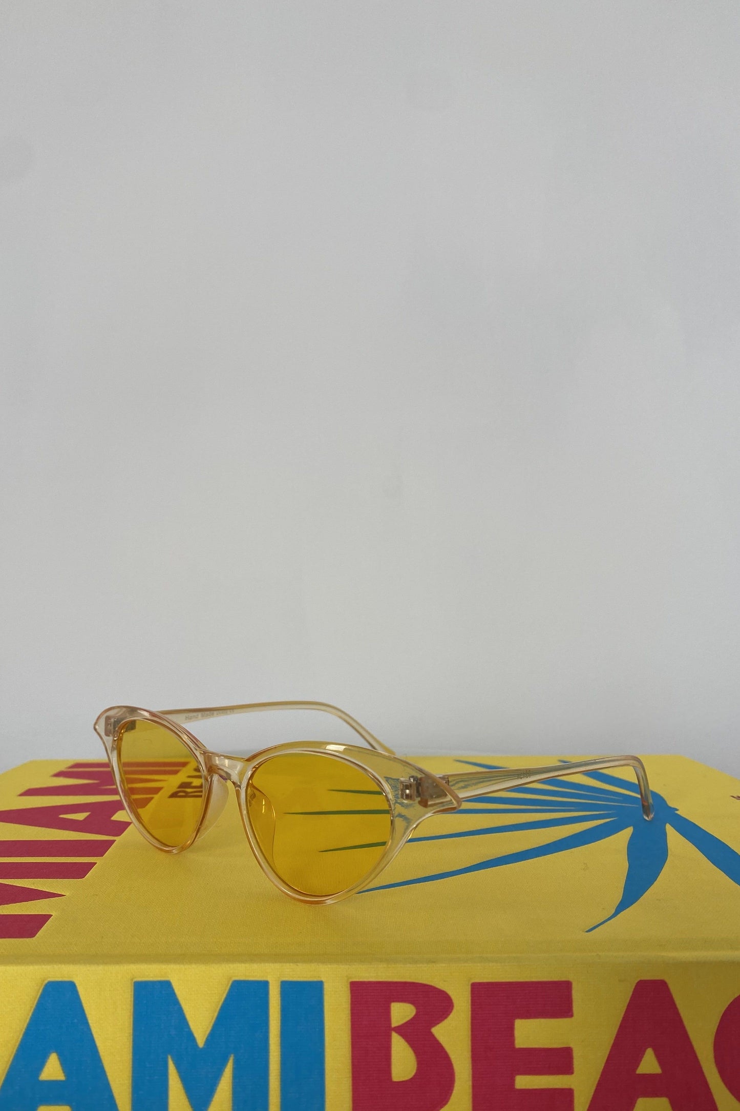 YELLOW CATEYE SUNGLASSES