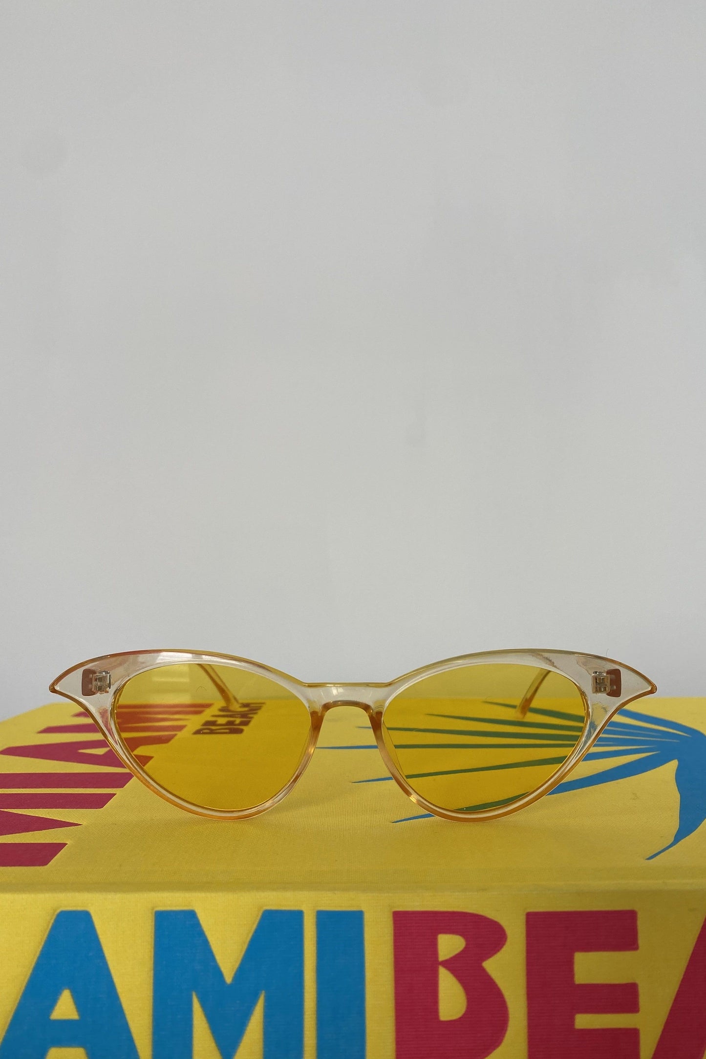 YELLOW CATEYE SUNGLASSES