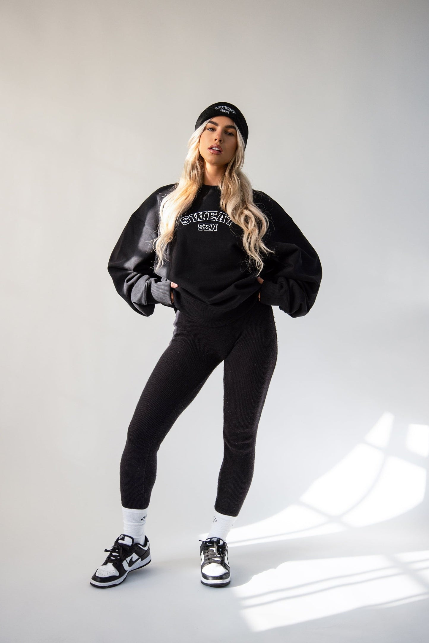 BLACK VARSITY LOGO OVERSIZED SWEATSHIRT