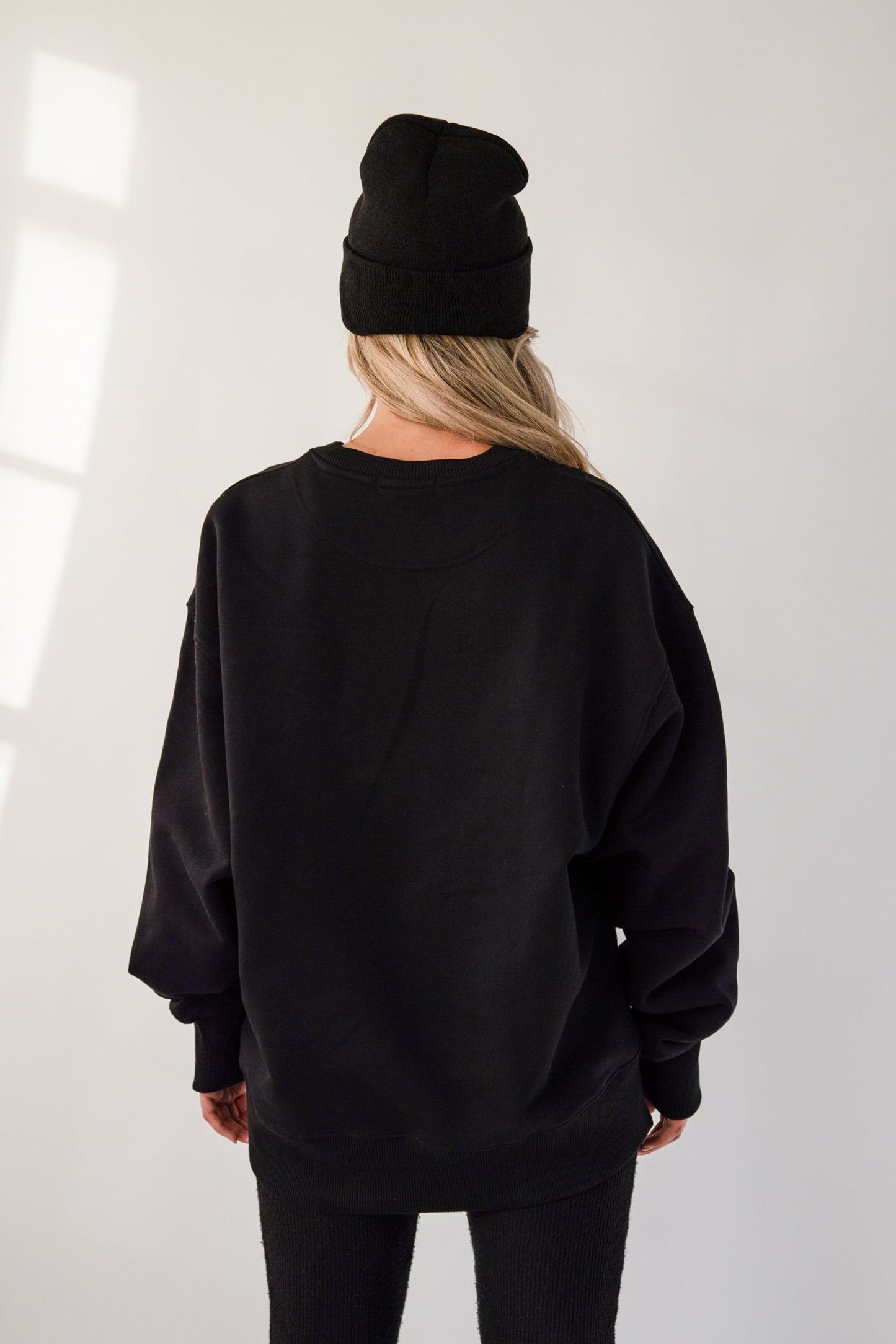 BLACK VARSITY LOGO OVERSIZED SWEATSHIRT