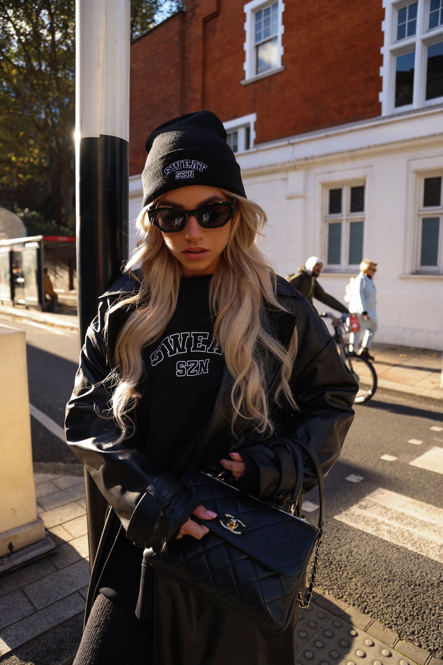 BLACK VARSITY LOGO BEANIE HAT