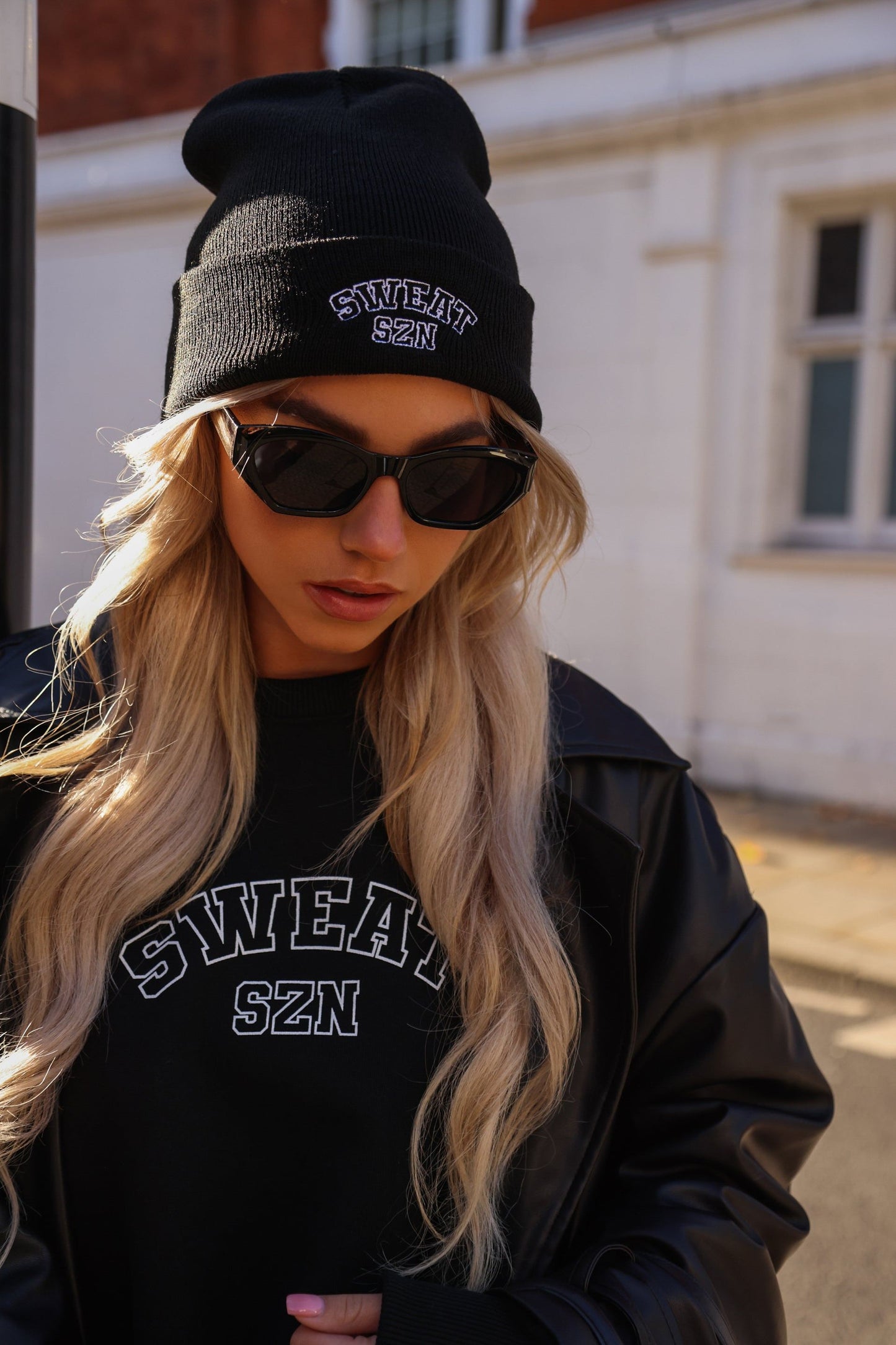 BLACK VARSITY LOGO BEANIE HAT